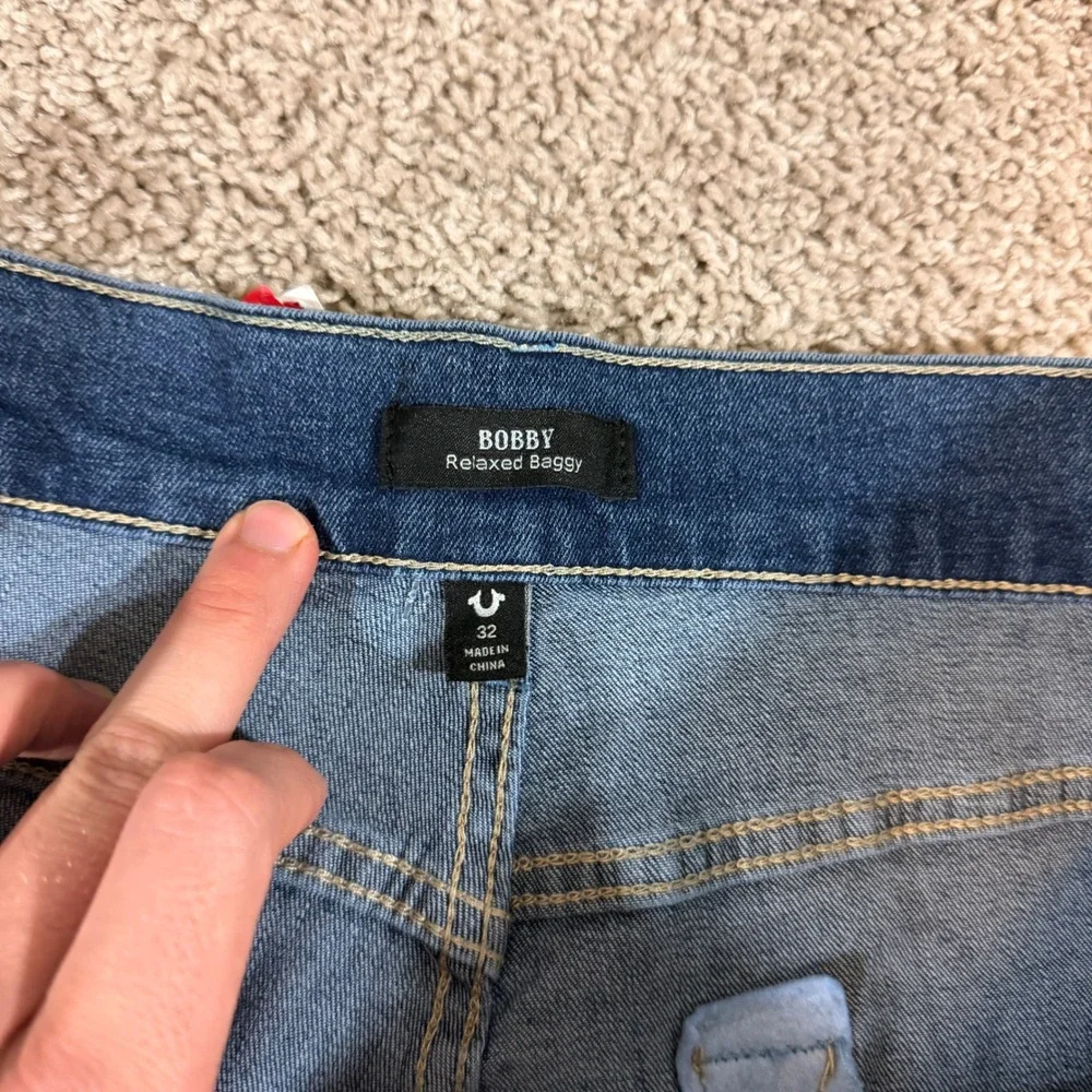 True Religion Bobby Relaxed Baggy Mens 32x32 Blue NWT Chenille Applique Jeans